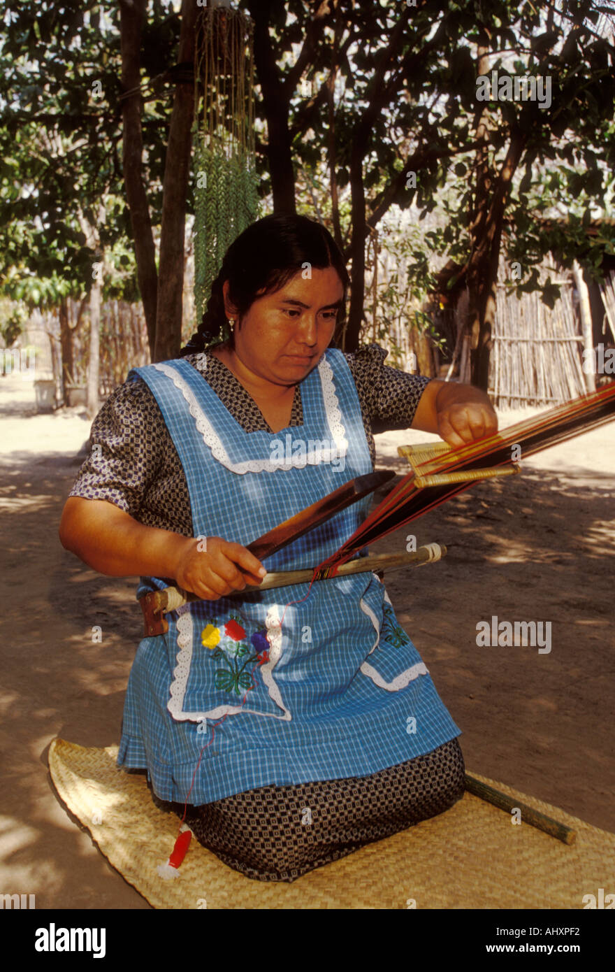 1, one, Ines Navarro Gomez, famous weaver, weaver, weaving, weaving on