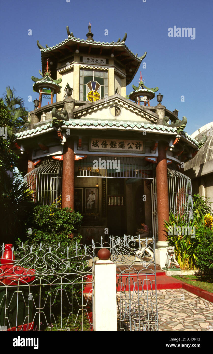 Philippines Manila Chinese Cemetery pagoda like tomb Stock Photo