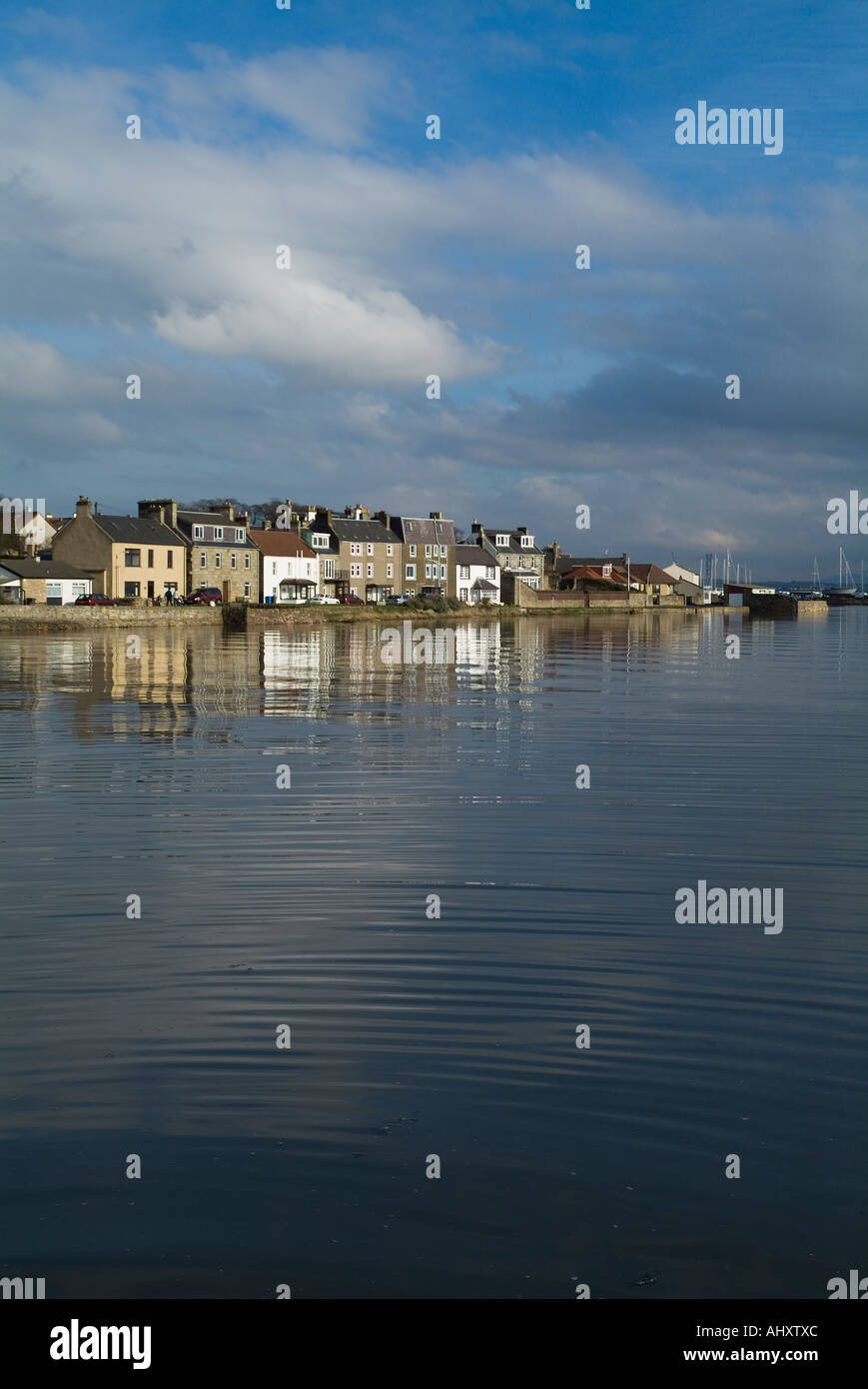 dh Red Row LIMEKILNS FIFE Village houses River Forth waterfront