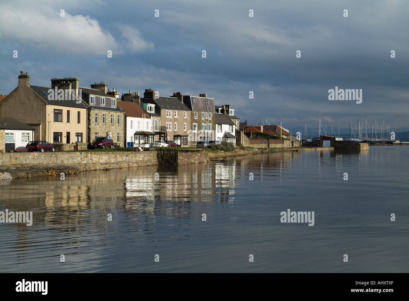 dh Red Row LIMEKILNS FIFE Village houses River Forth waterfront