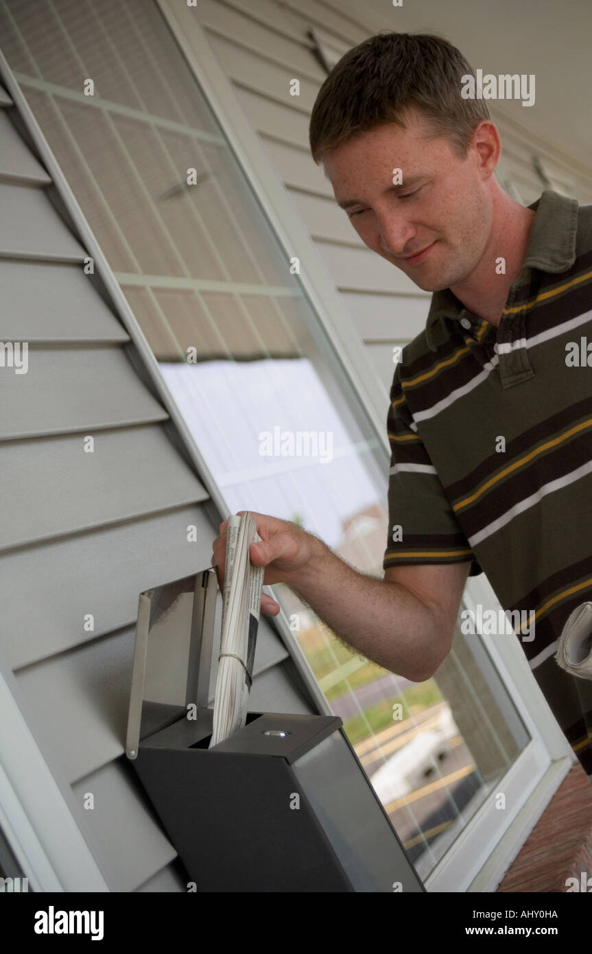 Delivering Newspapers High Resolution Stock Photography and Images Alamy