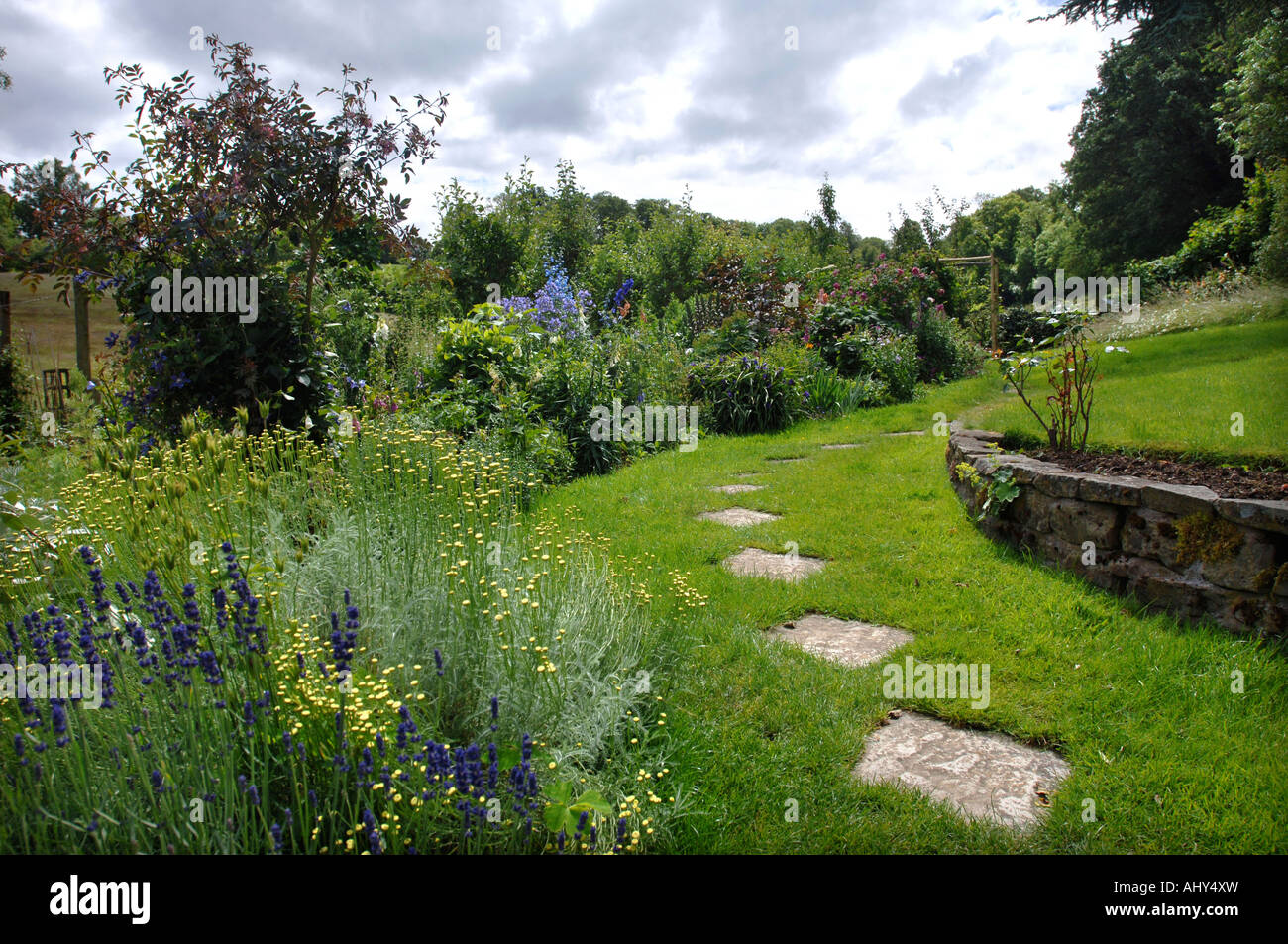 Stepping stones garden uk hires stock photography and images Alamy