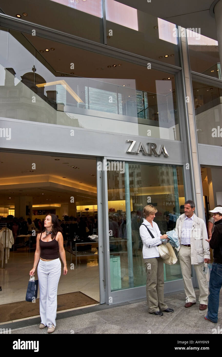 Zara clothes store on Oxford Street London Stock Photo - Alamy