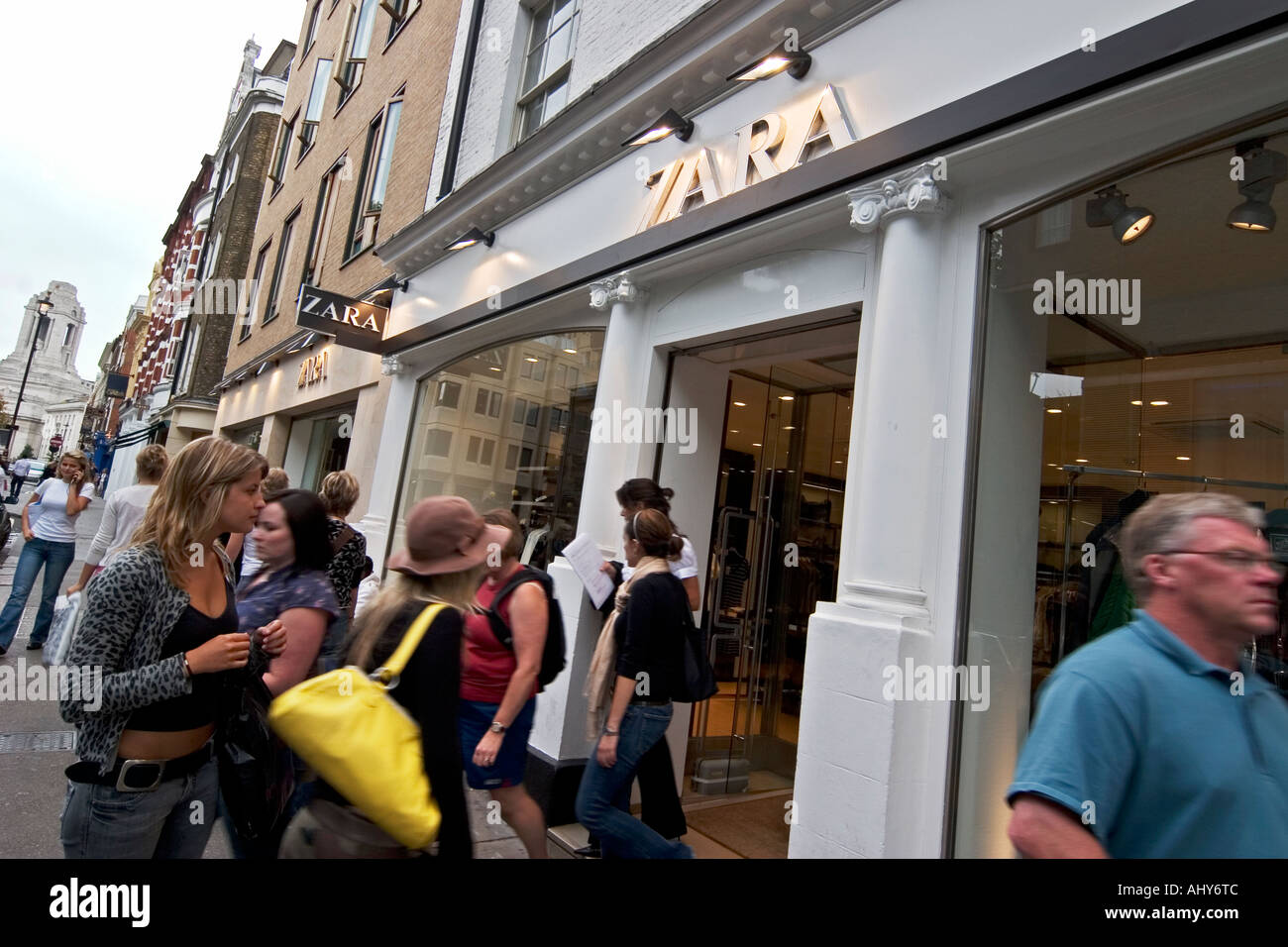 Zara clothes store in Covent Garden London Stock Photo - Alamy