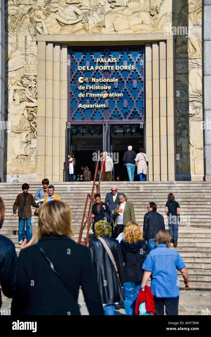 Paris, France, Crowd Outside "Cite International de l'Histoire de l