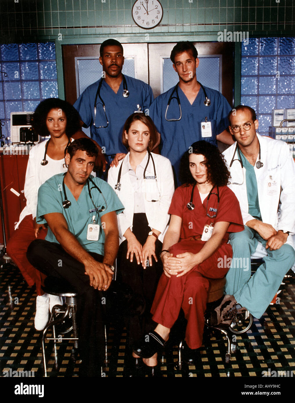 ER US TV series with George Clooney front left and Noah Wyle Sherry Stringfield Anthony Edwrads Julianna Margulles Gloria Reuben Stock Photo