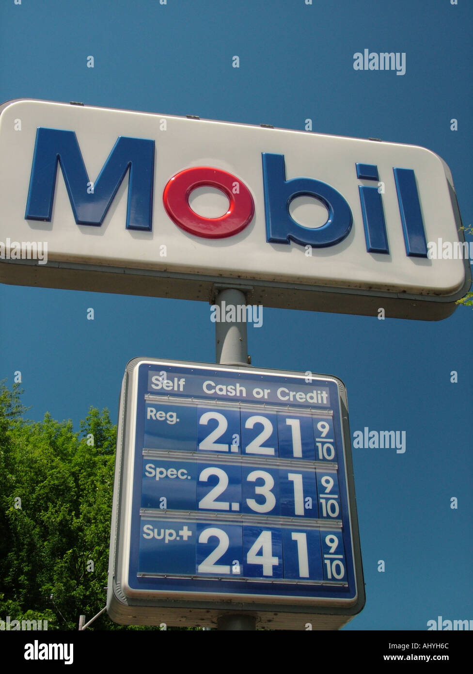 Mobil gas station hires stock photography and images Alamy