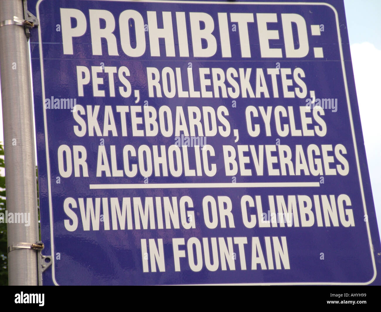 AJD45869, restricted signs, Prohibited: Pets, Rollerskates, Skateboards, Cycles, or Alcoholic or Climbing in Fountain Stock Photo