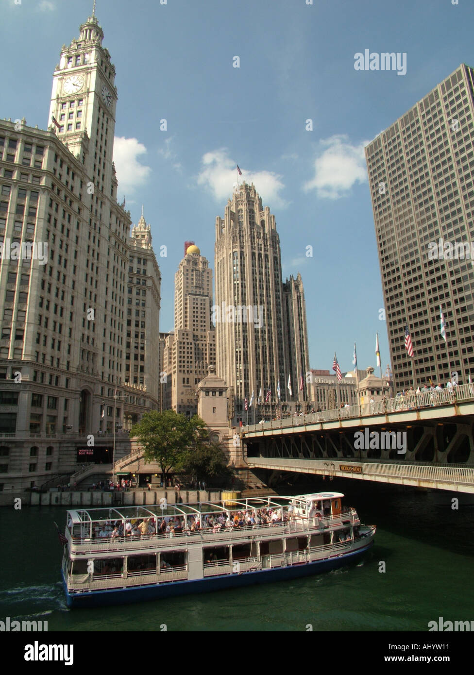Chicago boat tour wrigley hi-res stock photography and images - Alamy