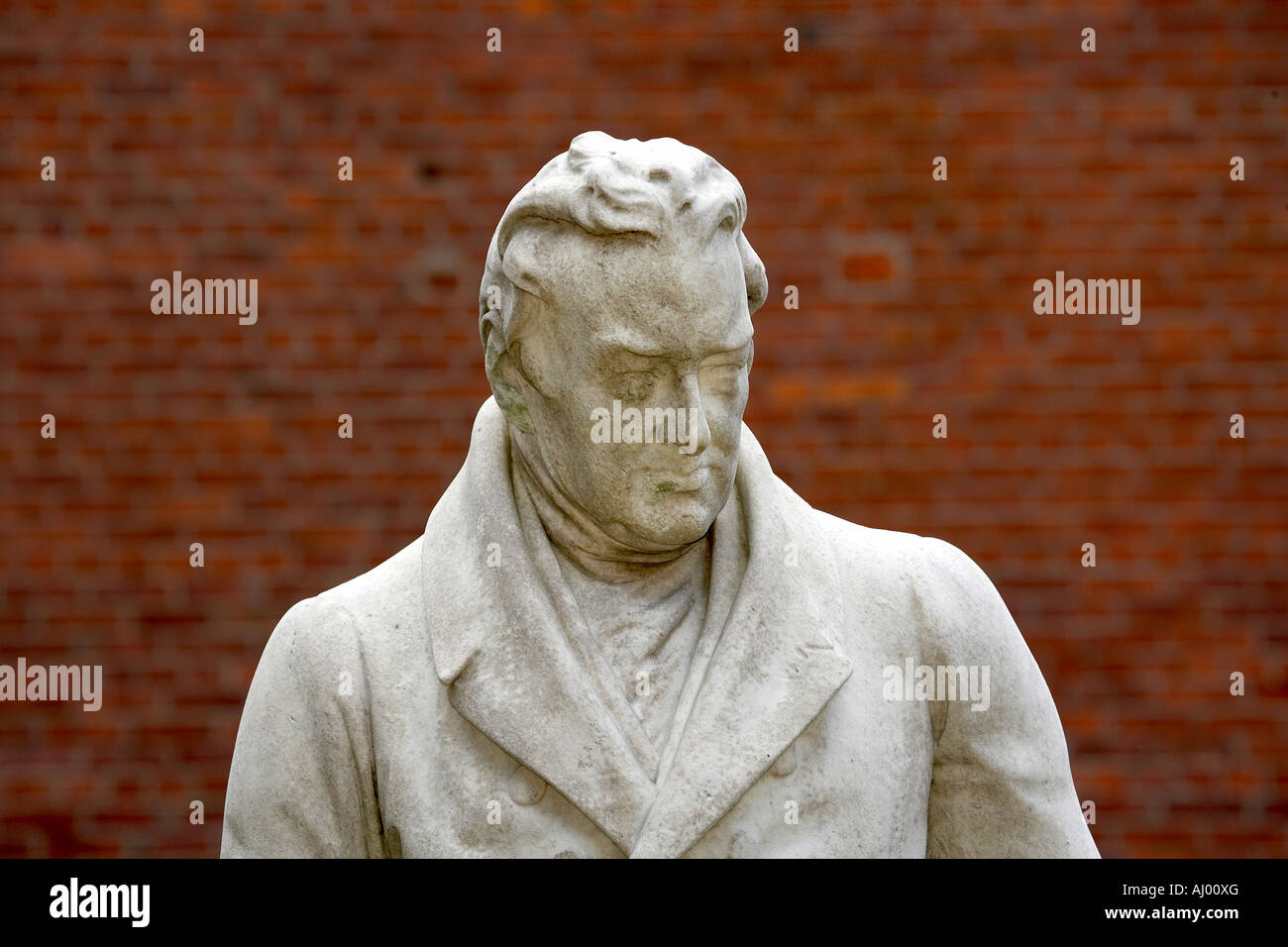 William Wilberforce statue outside Wiliam Wilberforce House High Street