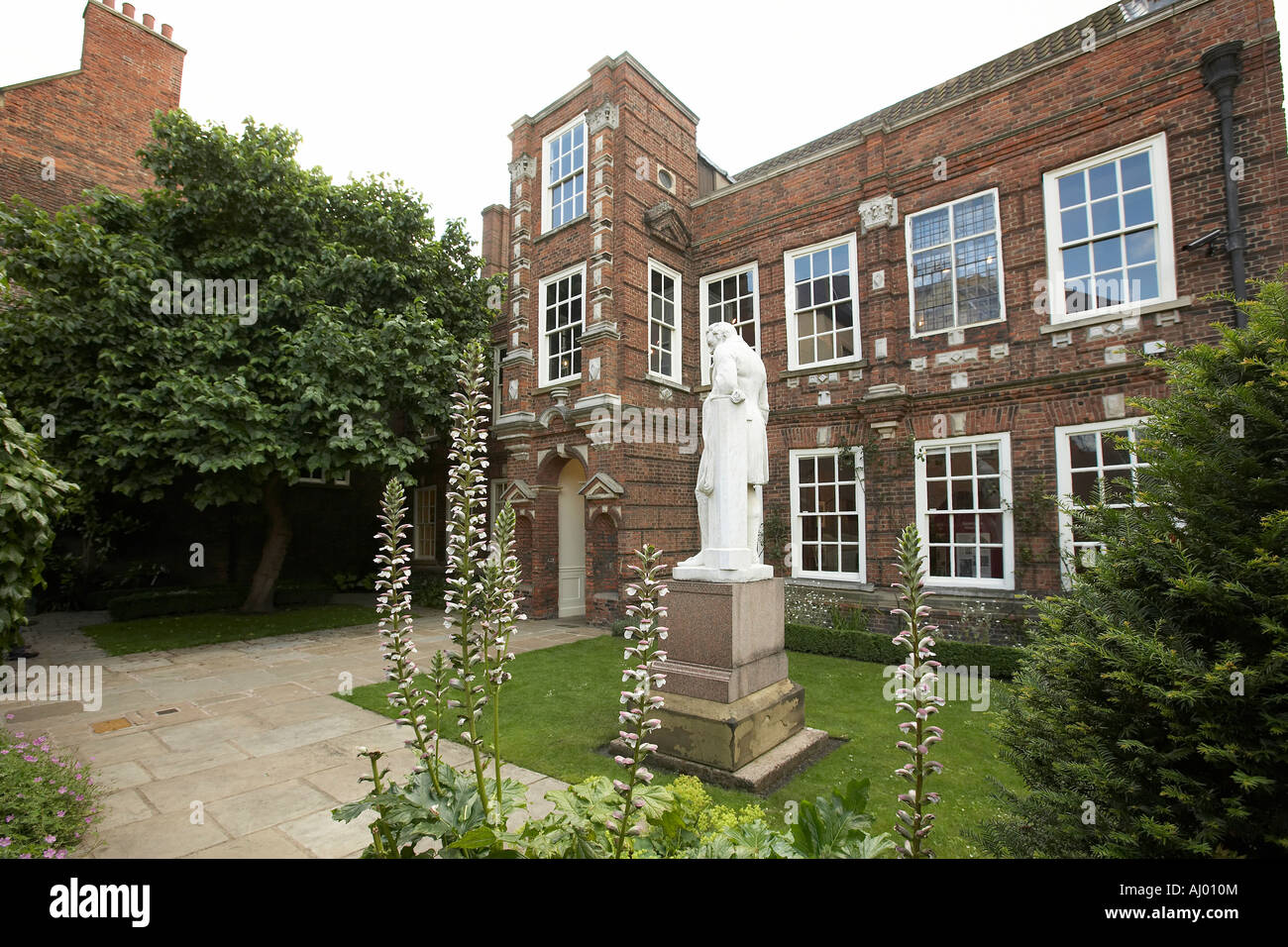 William Wilberforce statue outside Wiliam Wilberforce House High Street Hull East Yorkshire