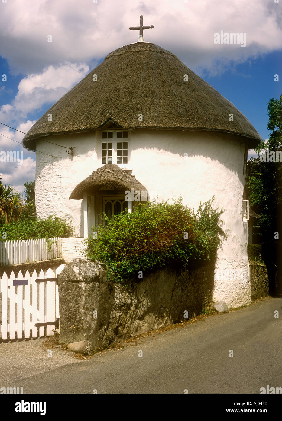 One of the famous thatched round houses in the village of Veryan on the Roseland Peninsula in Cornwall in the UK Stock Photo
