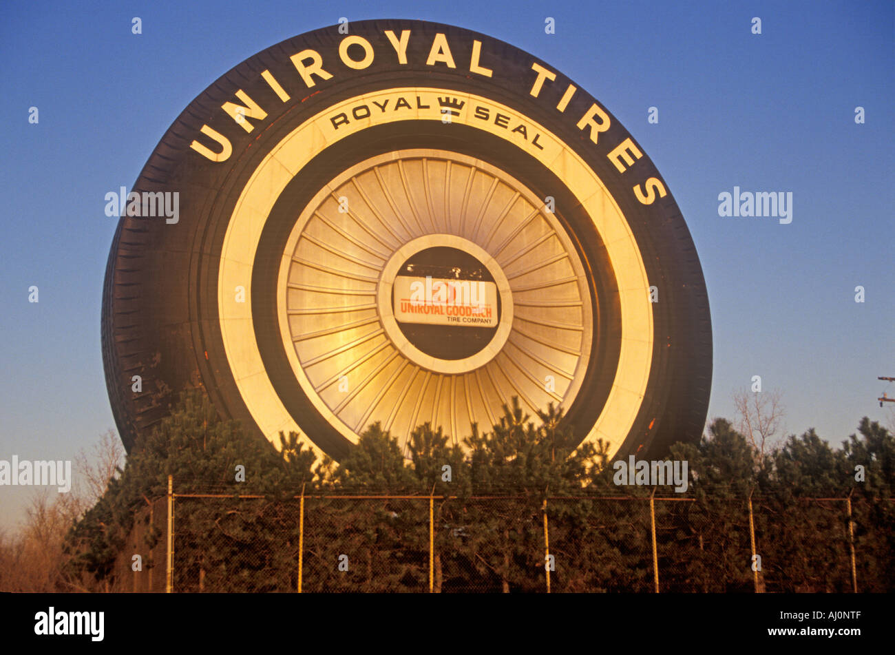 Detroit michigan uniroyal tire hires stock photography and images Alamy