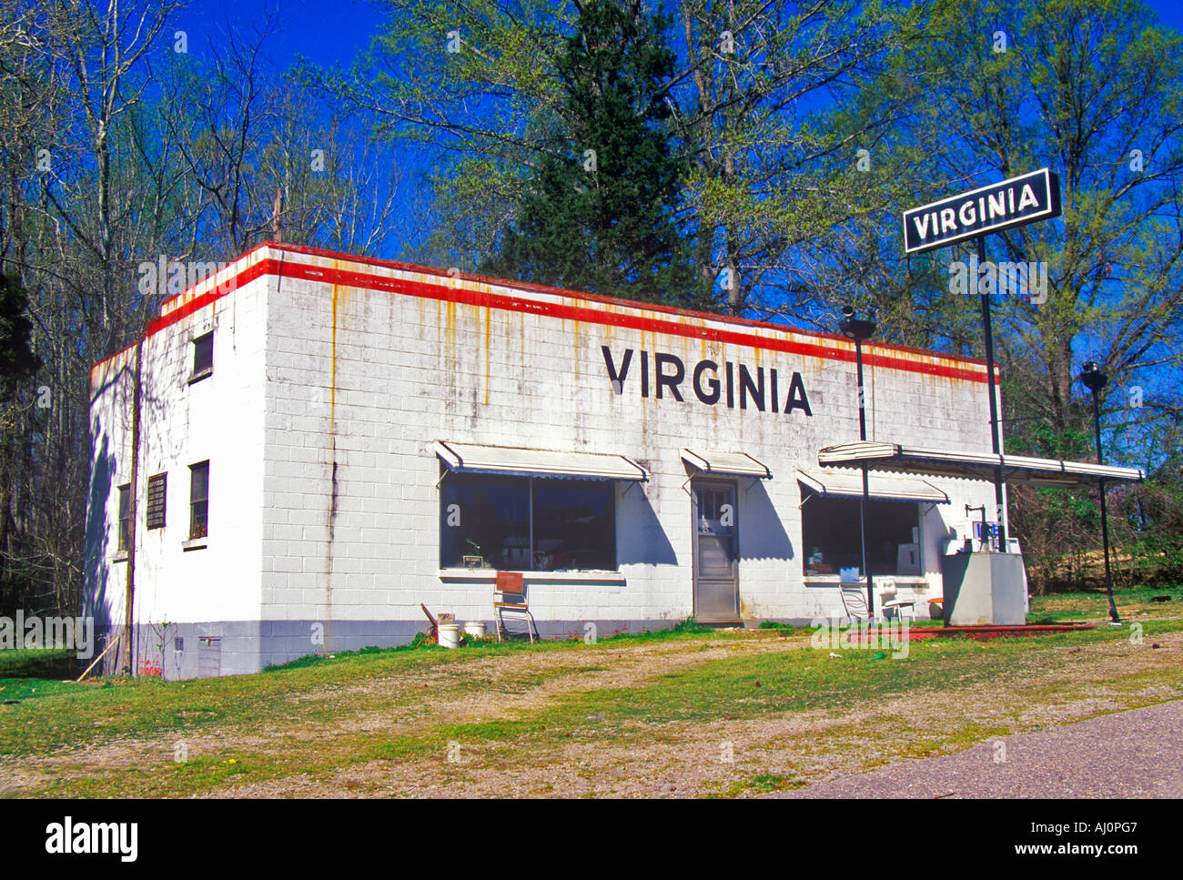 Deserted Gas station on the state line of VA NC Stock Photo Alamy