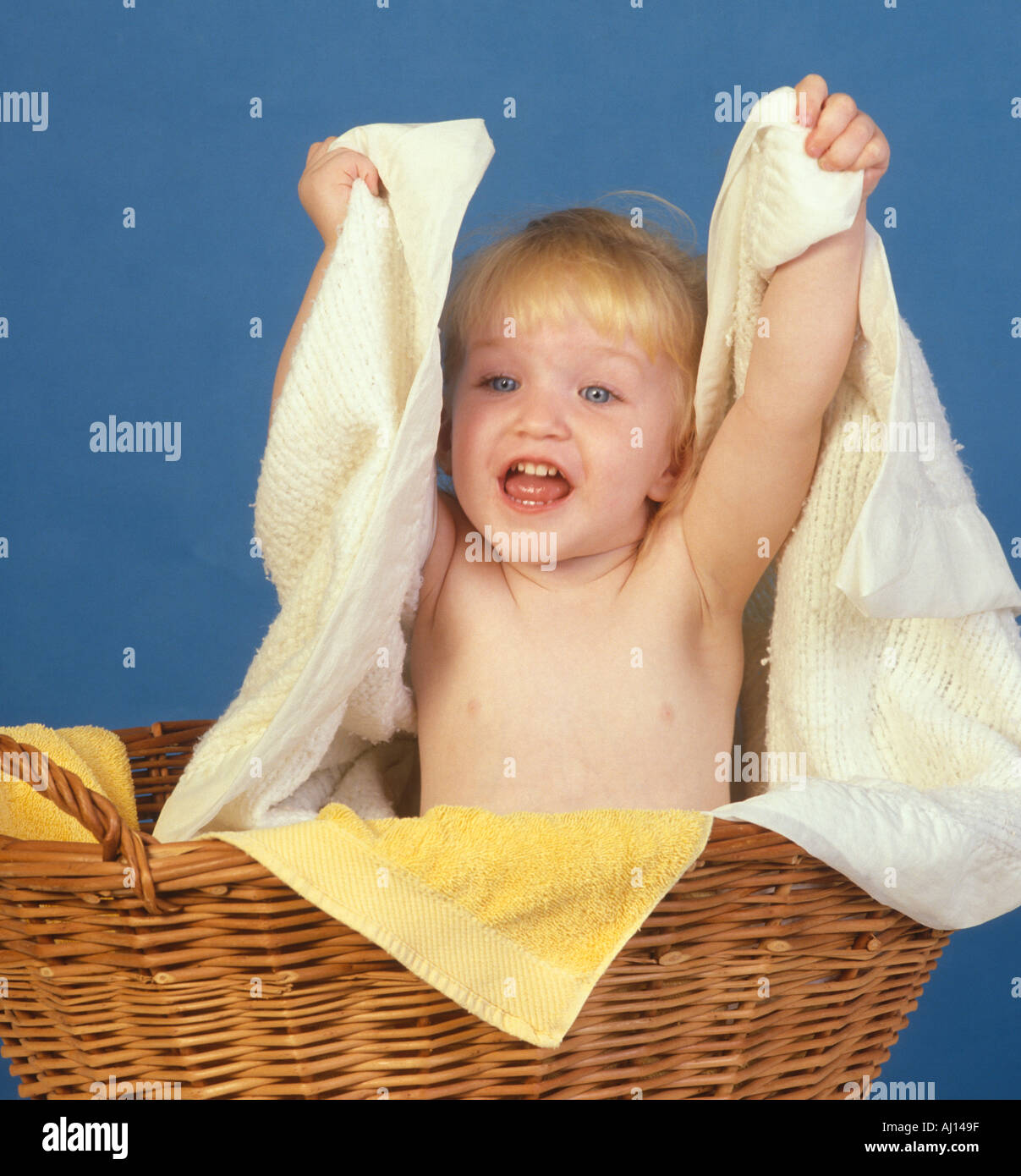 Laundry basket hires stock photography and images Alamy