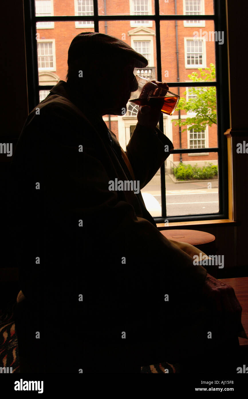 Old men drinking in pub hi-res stock photography and images - Alamy