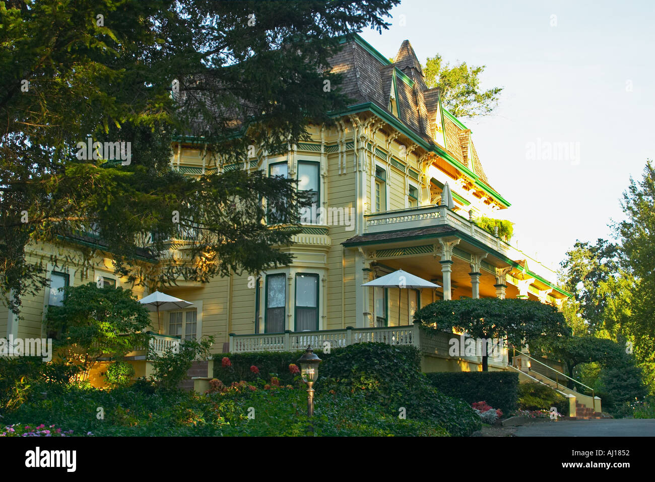CALIFORNIA Healdsburg Madrona Manor Inn exterior of front and entrance