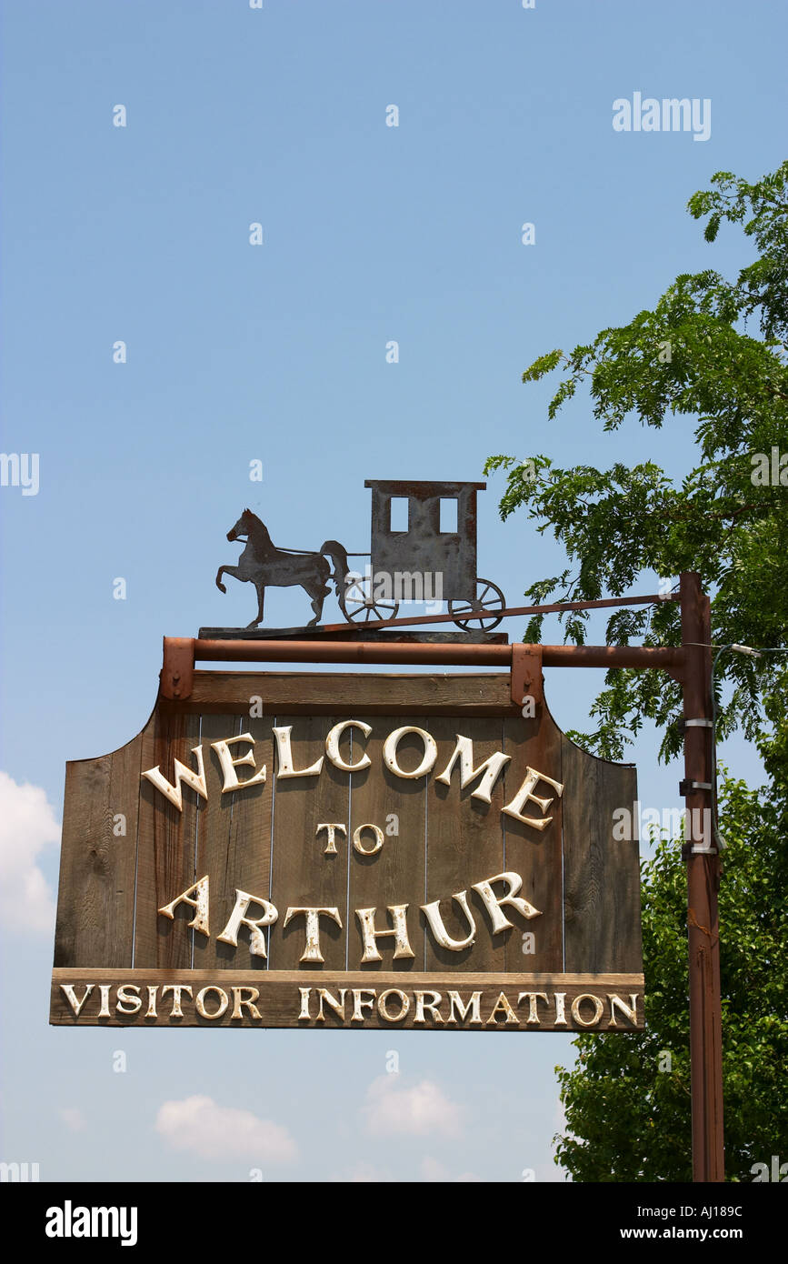 SIGNS Arthur Illinois to Arthur sign Amish horse and buggy Stock Photo Alamy