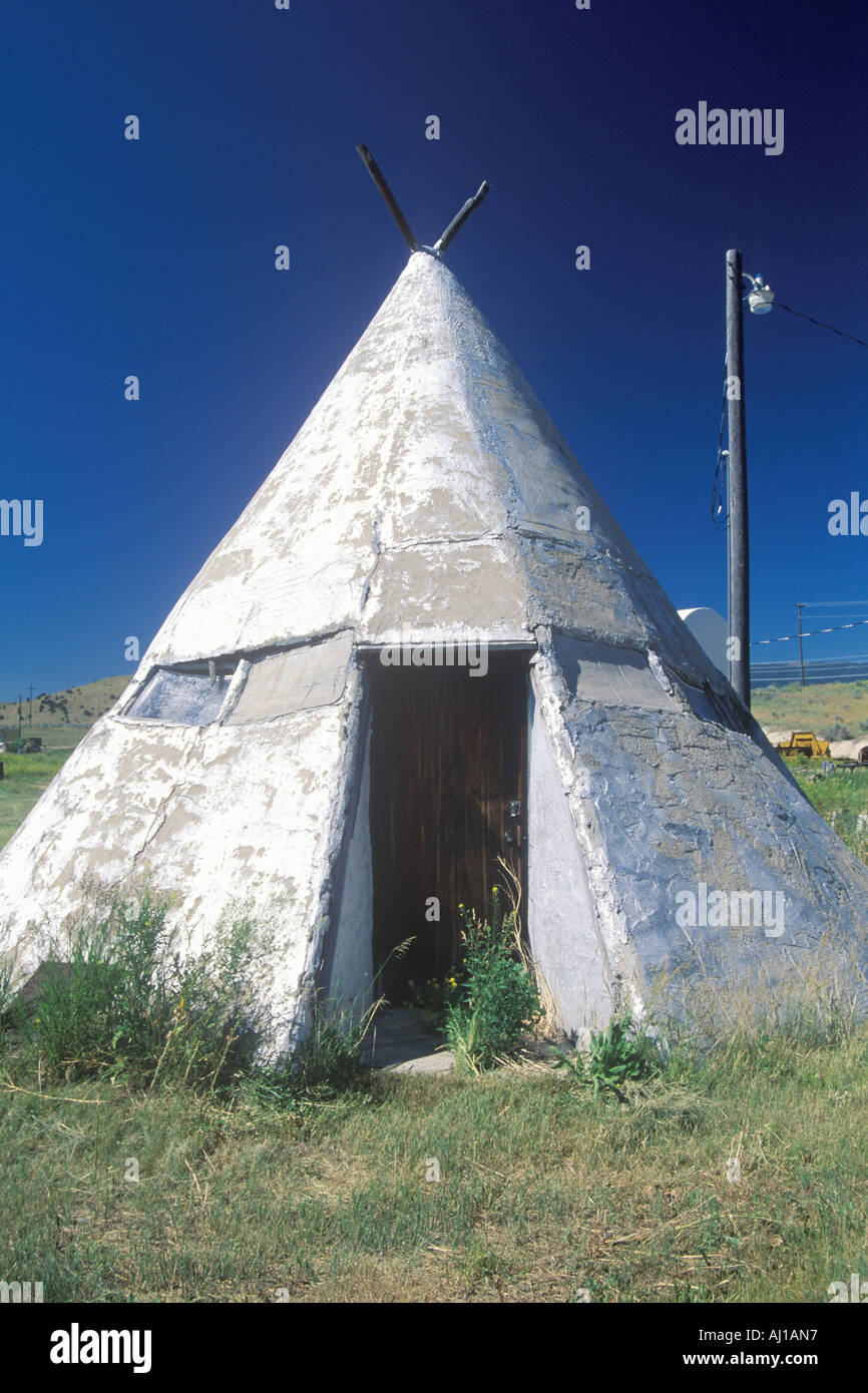 Indigenous tipi hi-res stock photography and images - Alamy