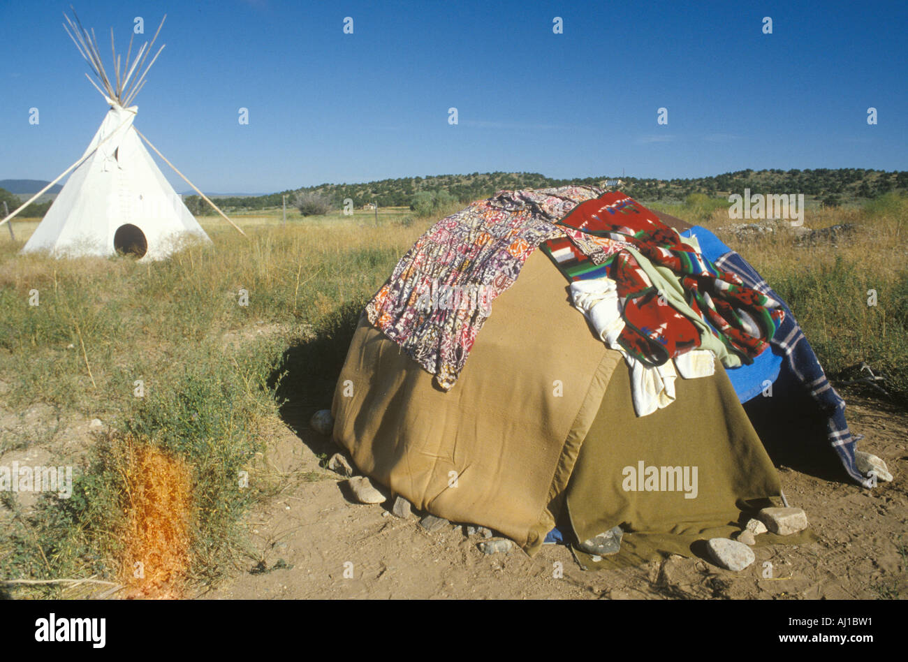 Sweat Lodge And Teepee Stock Photo Alamy Sweat Lodge And Teepee Stock Photo Alamy