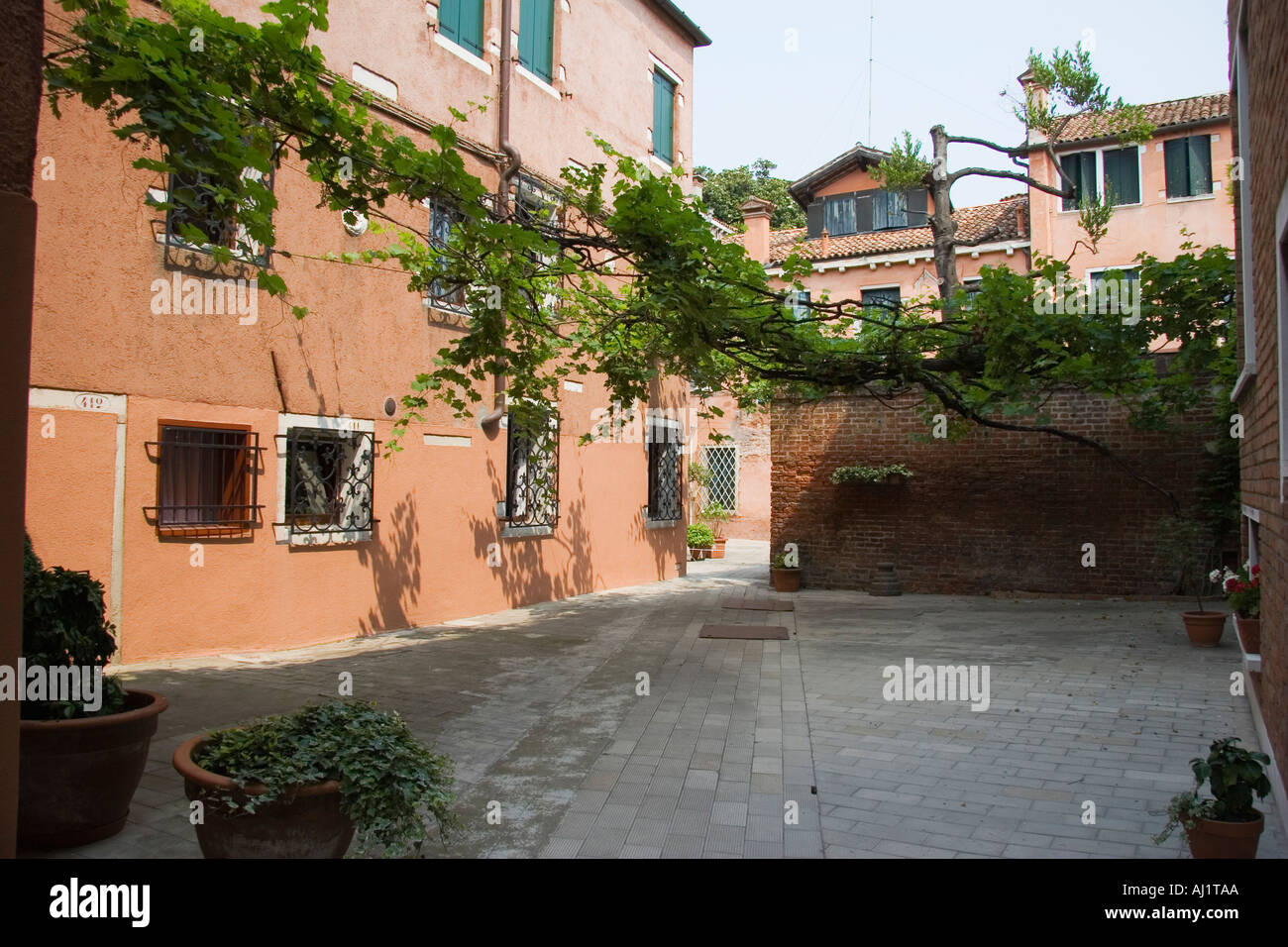 Walled courtyard hi-res stock photography and images - Alamy