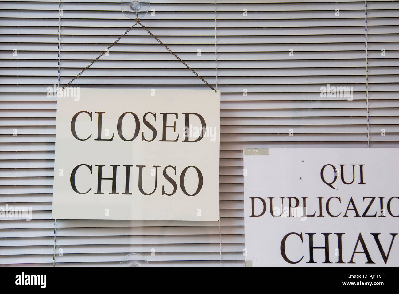 Shop open and closed signs hi-res stock photography and images - Alamy