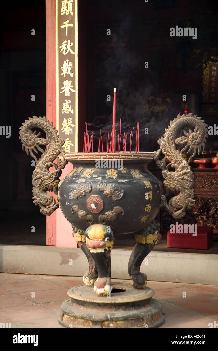 Incense offerings hi-res stock photography and images - Alamy