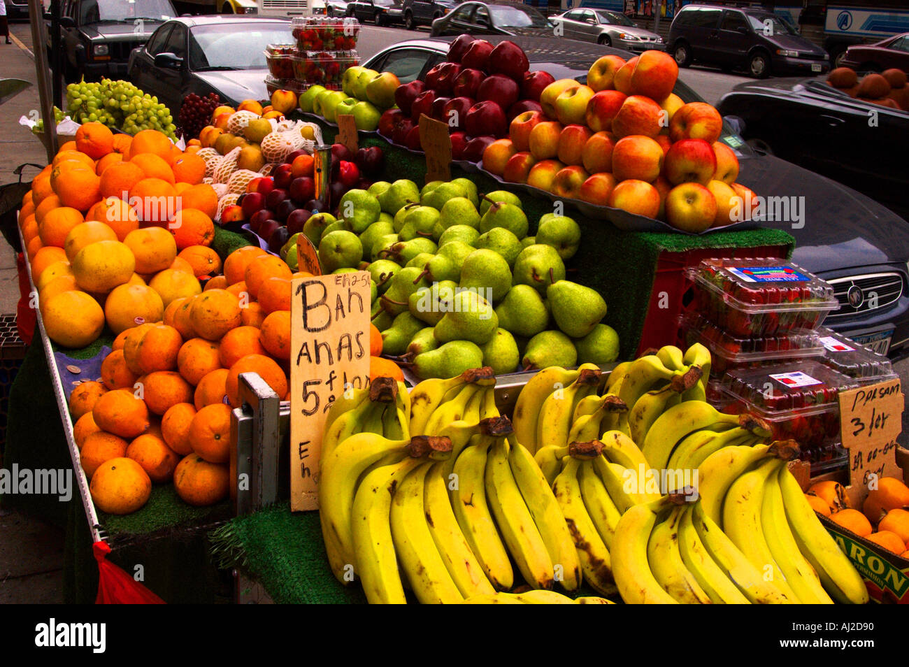 Fruit cart new york hi-res stock photography and images - Alamy