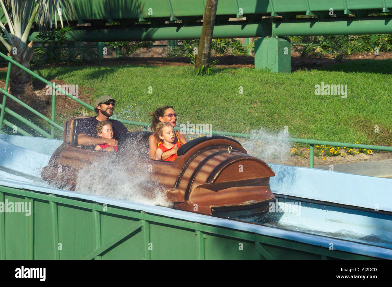 Water Ride Splashing Children splashing in water hi-res stock photography and images - Alamy