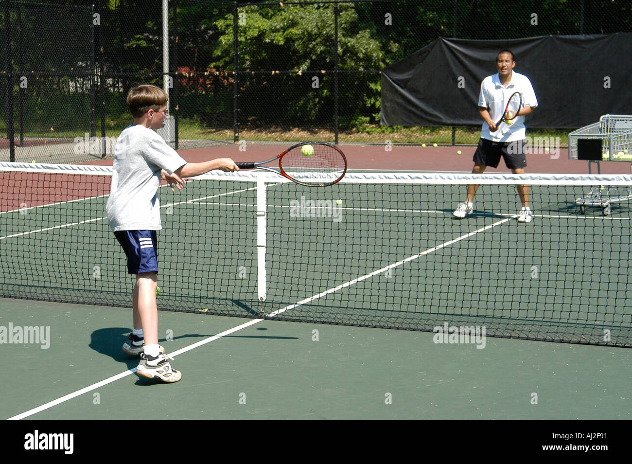 Kids playing tennis hi-res stock photography and images - Alamy