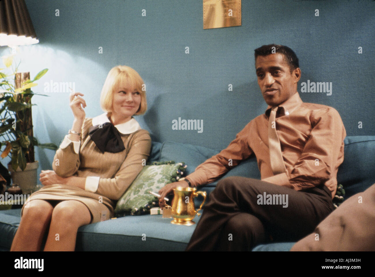 SAMMY DAVIS JNR US entertainer with Swedish wife Mai Britt Stock Photo