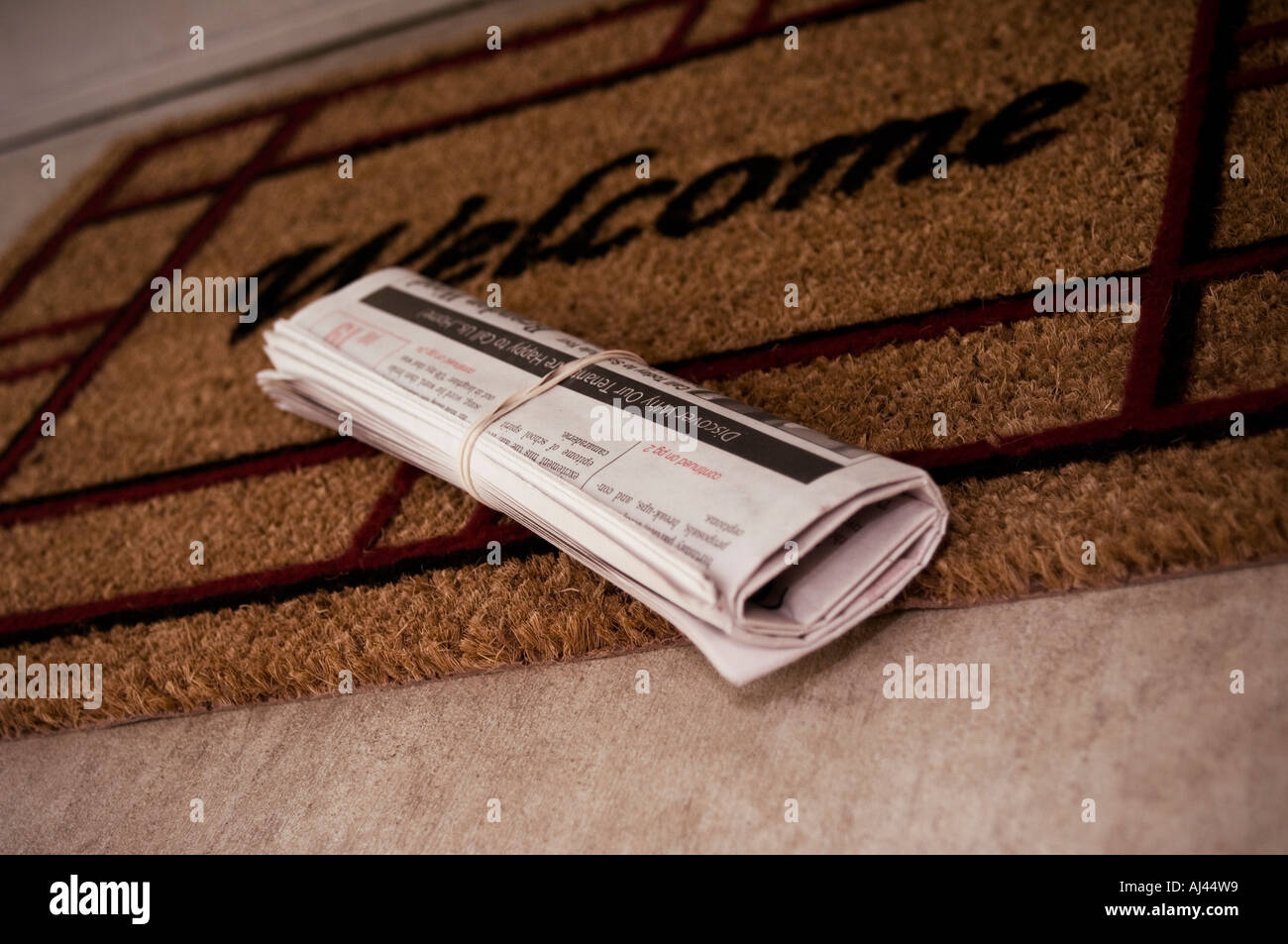 Get a newspaper. мужчина читает. Newspaper мультяшное. Get a newspaper. Buy the newspaper картинка.