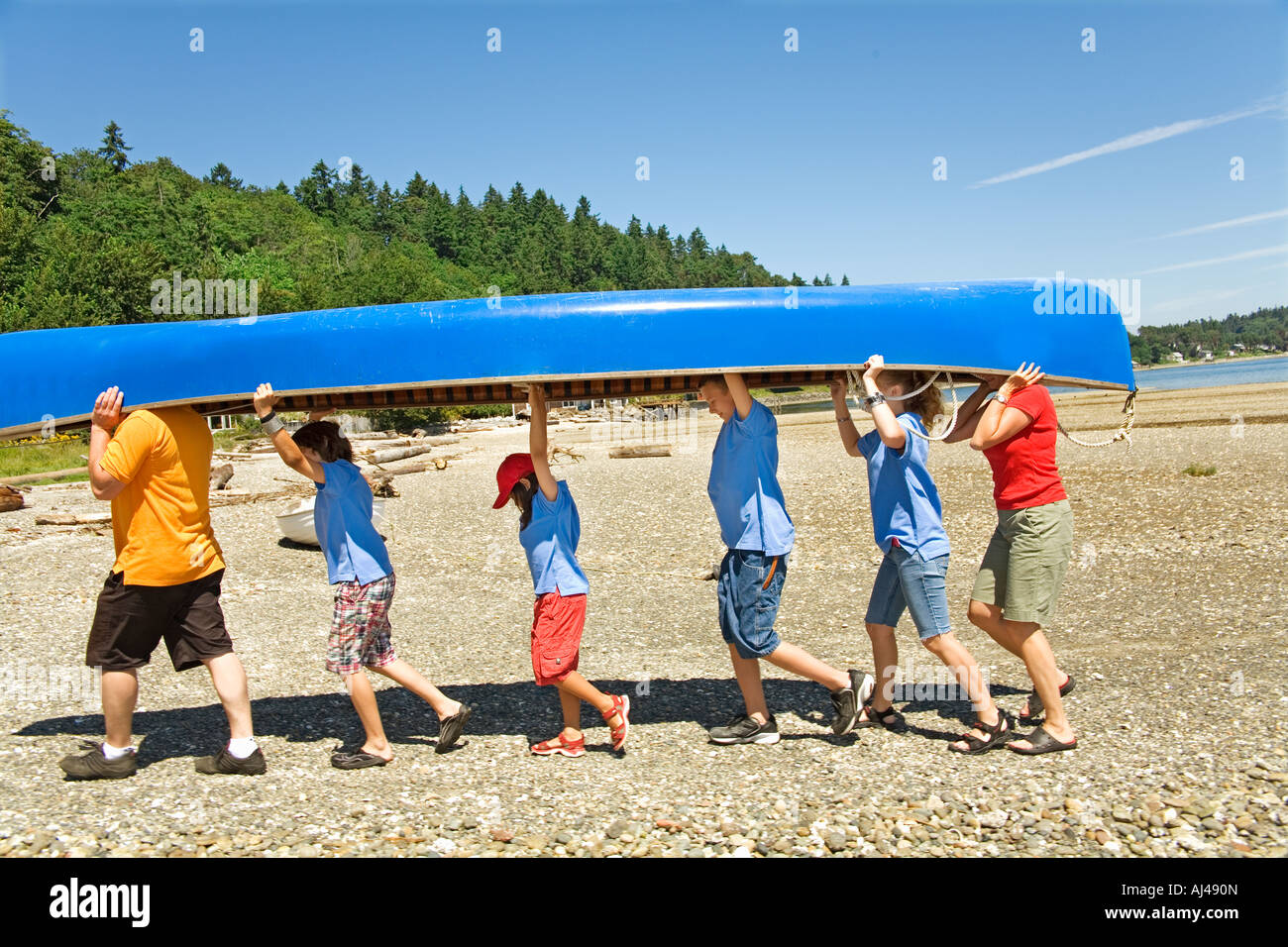 Camp carrying canoe hires stock photography and images Alamy