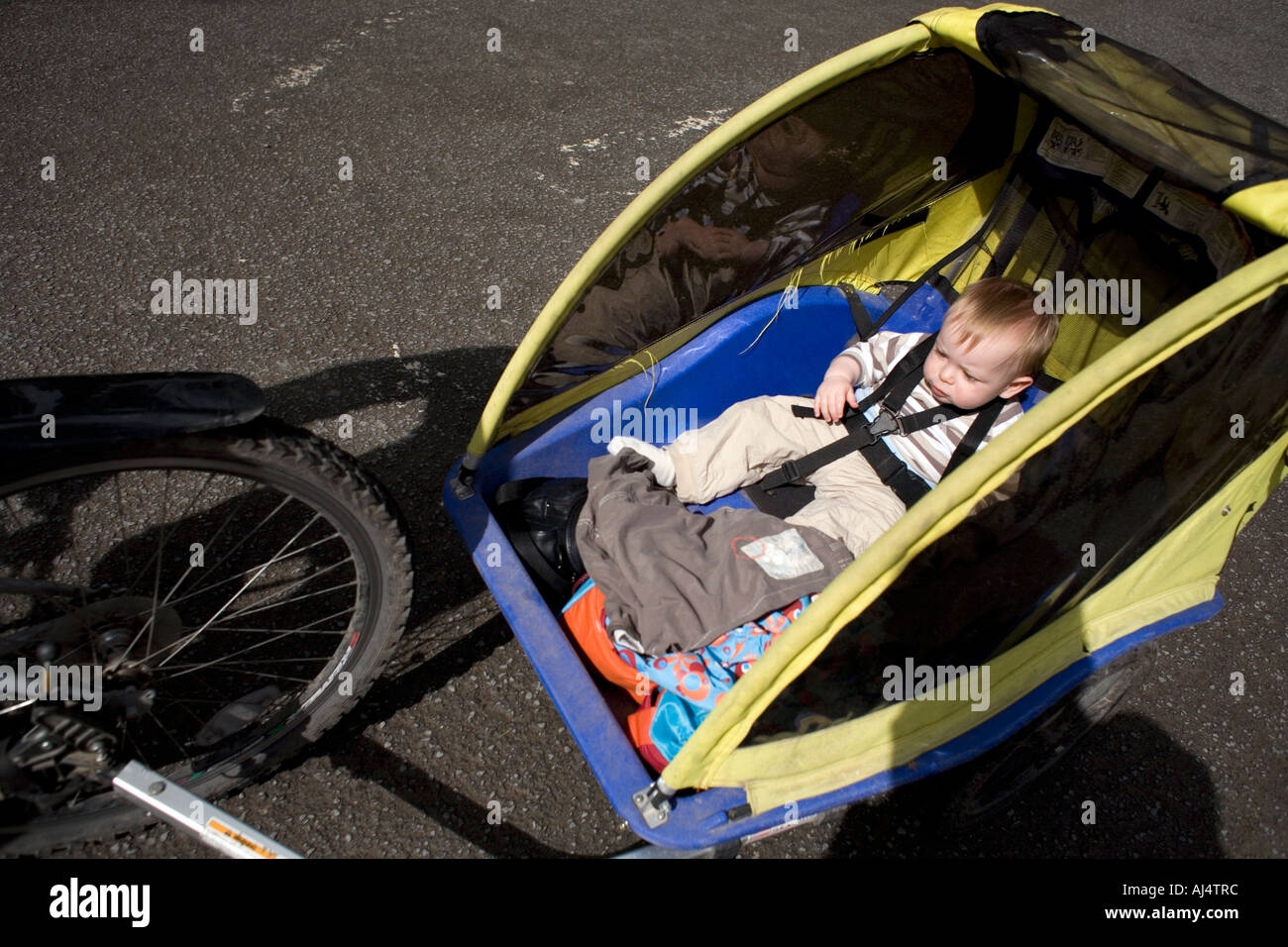 Cycle towing buggy hi res stock photography and images Alamy