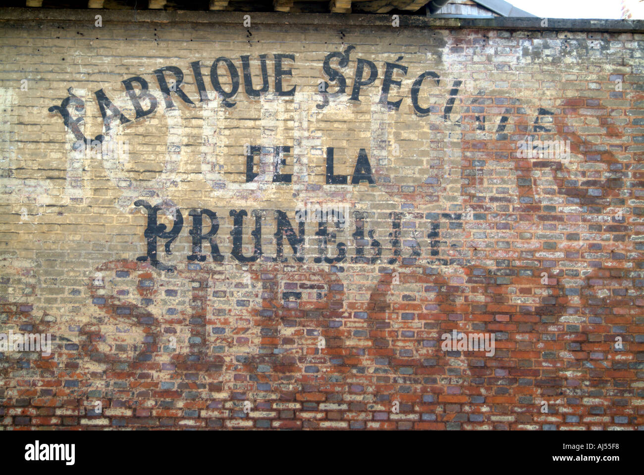 Old Sign Writing Example Old signwriting hi-res stock photography and images - Alamy