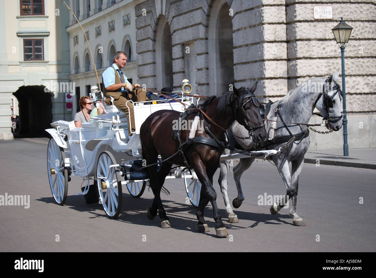 Horse-drawn carriage, Hofburg Palace, Hofburg Quarter, Vienna, Wein, Republic of Austria Stock Photo