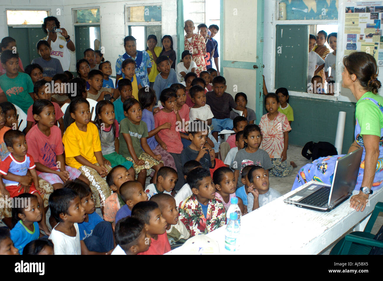 Environmental awareness lecture to Marshalhese children Ailuk atoll Marshall Islands Pacific Stock Photo