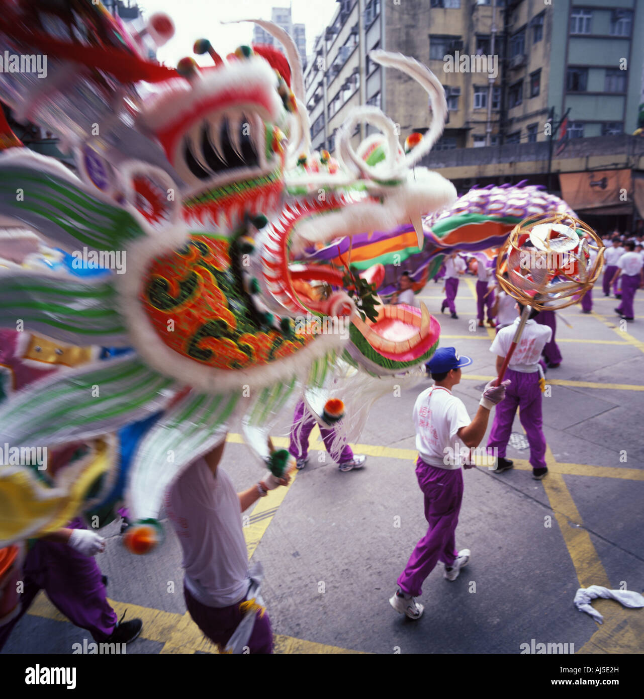 dragon dance hong kong chinese new year