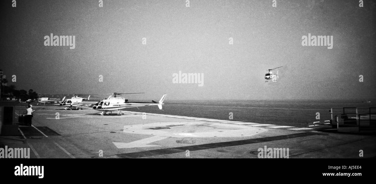 A helicopter landing Black and White Stock Photos & Images - Alamy