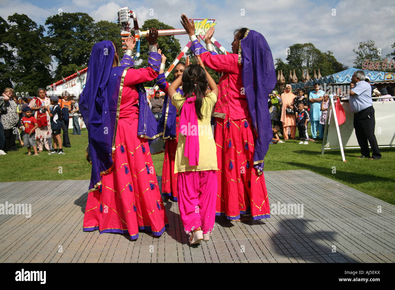 Dancers at the London Mela Gunnersbury Park London Stock Photo Alamy