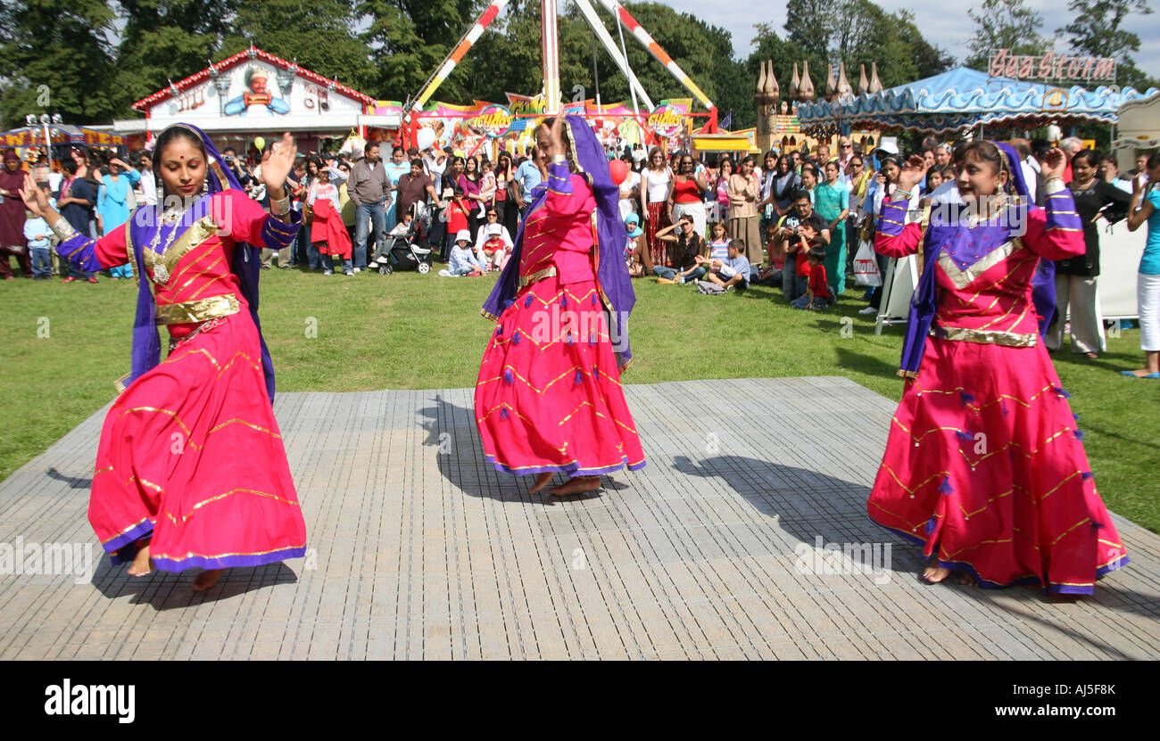 Dancers at the London Mela Gunnersbury Park London Stock Photo Alamy