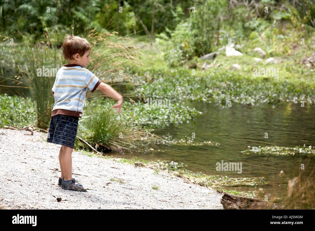 Young children throwing stones hires stock photography and images Alamy