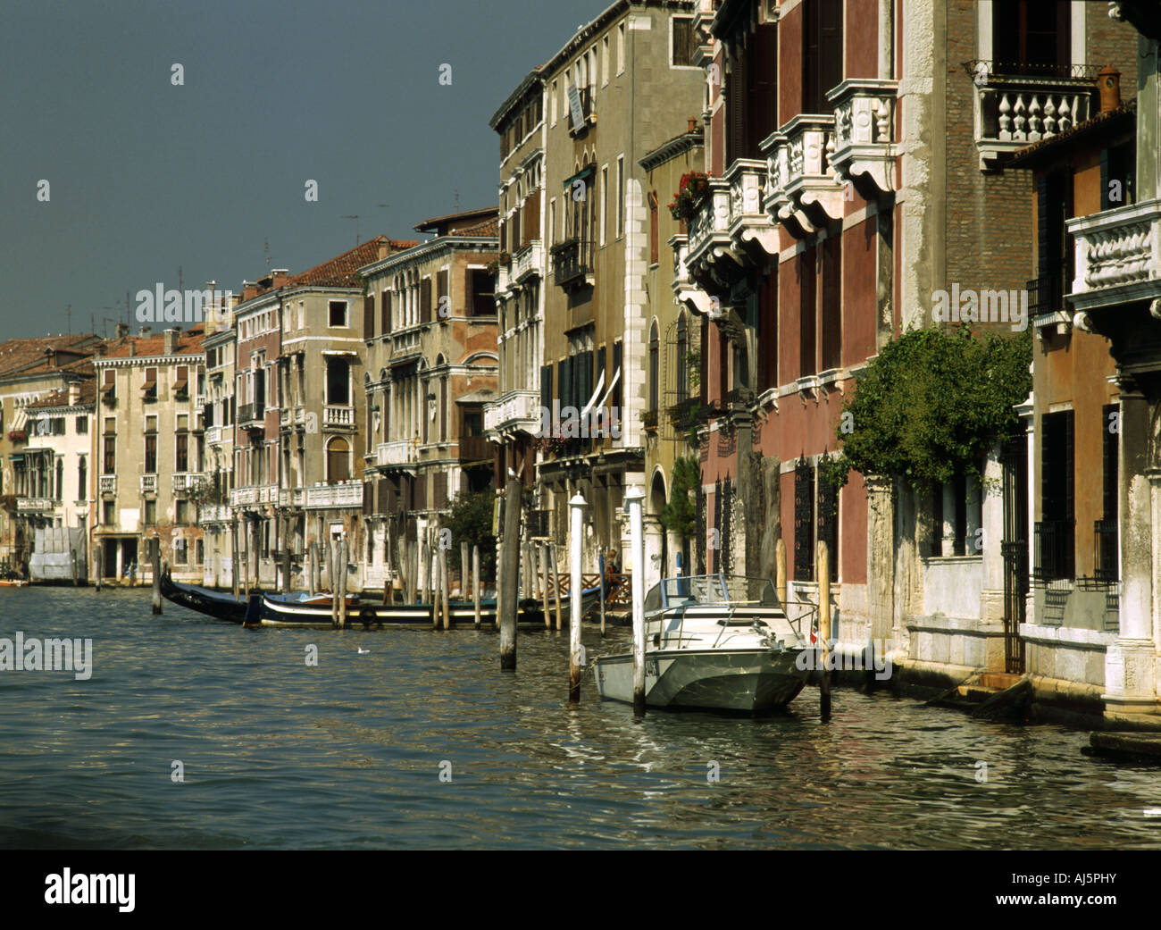 Houses on Grand Canal, Venice, Italy Stock Photo - Alamy