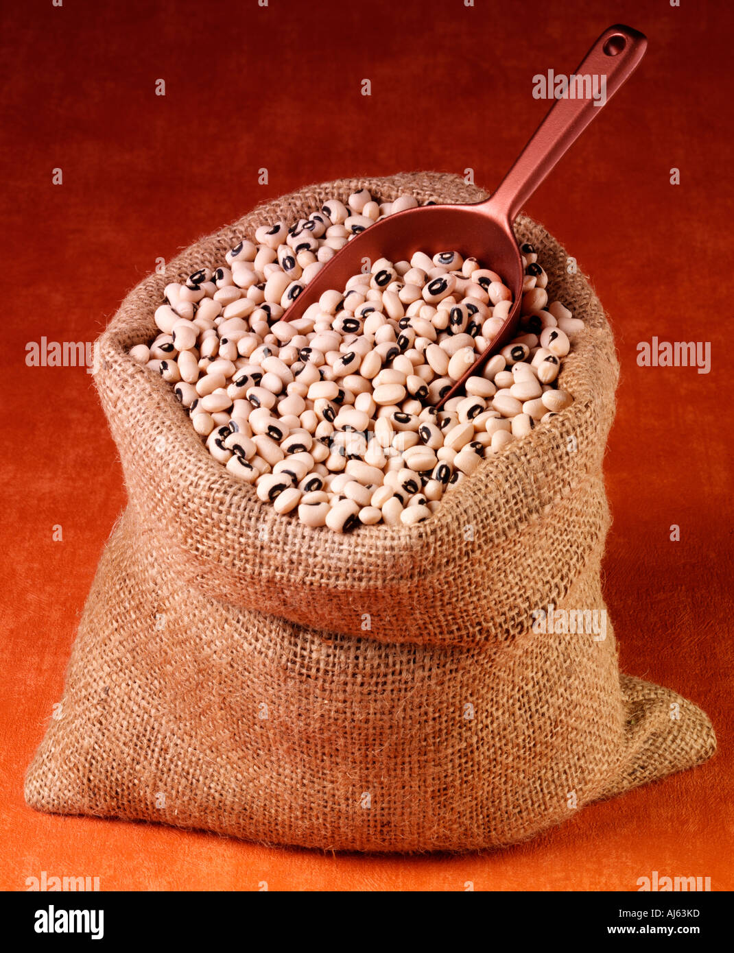 SACK OF BLACK EYED BEANS / PEAS Stock Photo Alamy