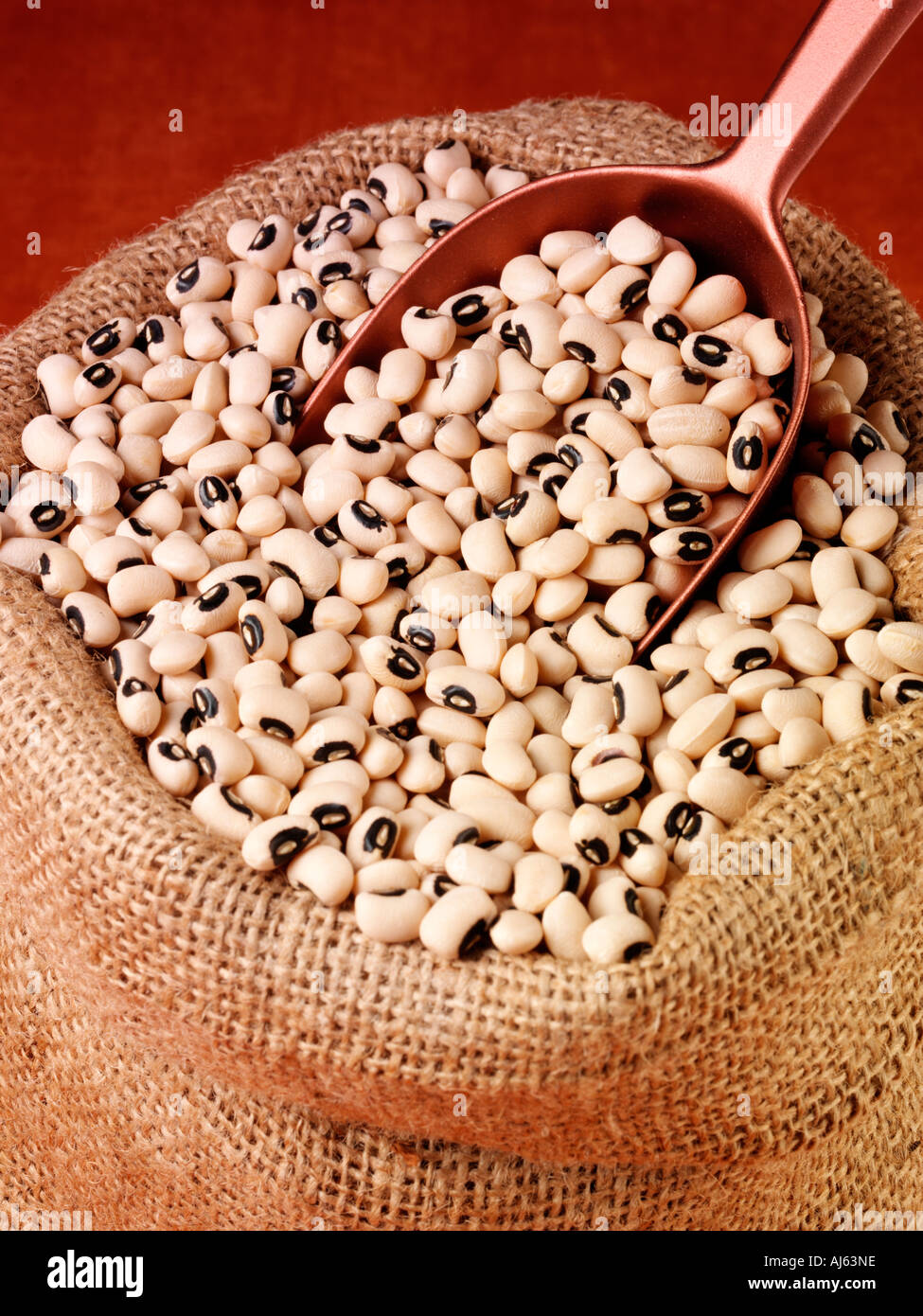 SACK OF BLACK EYED BEANS / PEAS Stock Photo Alamy