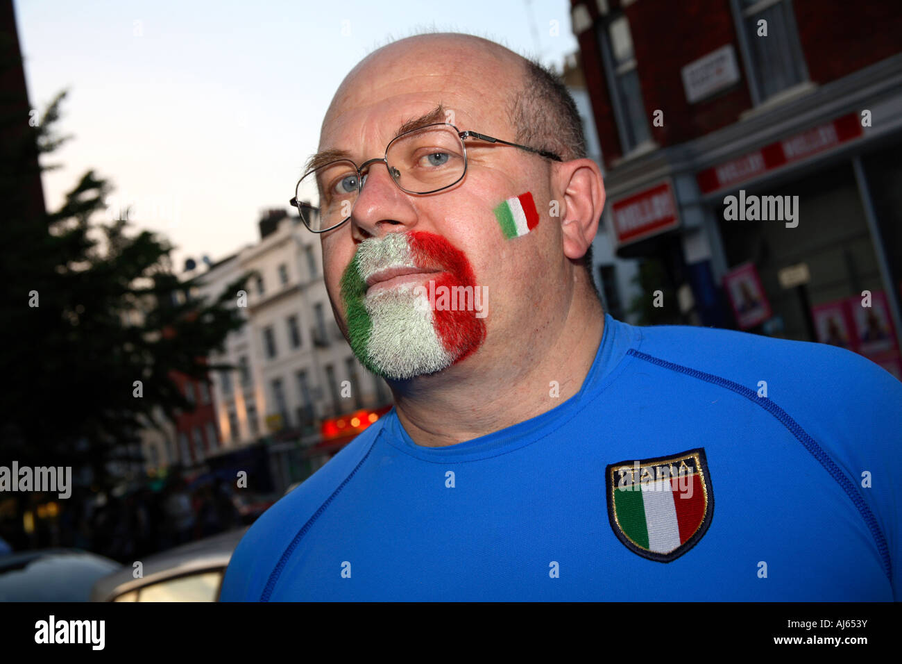 Italian male prepares to watch Italy vs Ukraine, 2006 World Cup Finals, Italian winebar, London Stock Photo