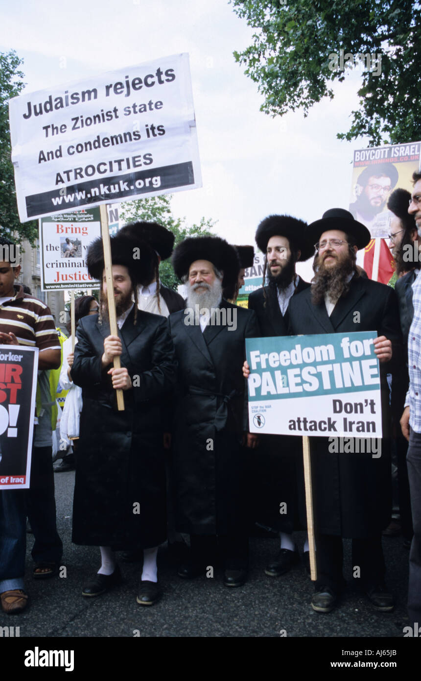 Jews Demonstrating Jewish Demonstrators In Parliament Square London Stock Photo - Alamy