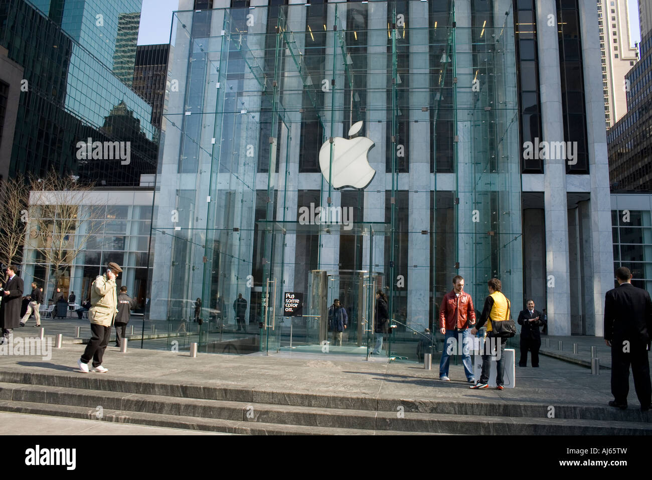 Apple Store Fifth Avenue New York City Stock Photo Alamy
