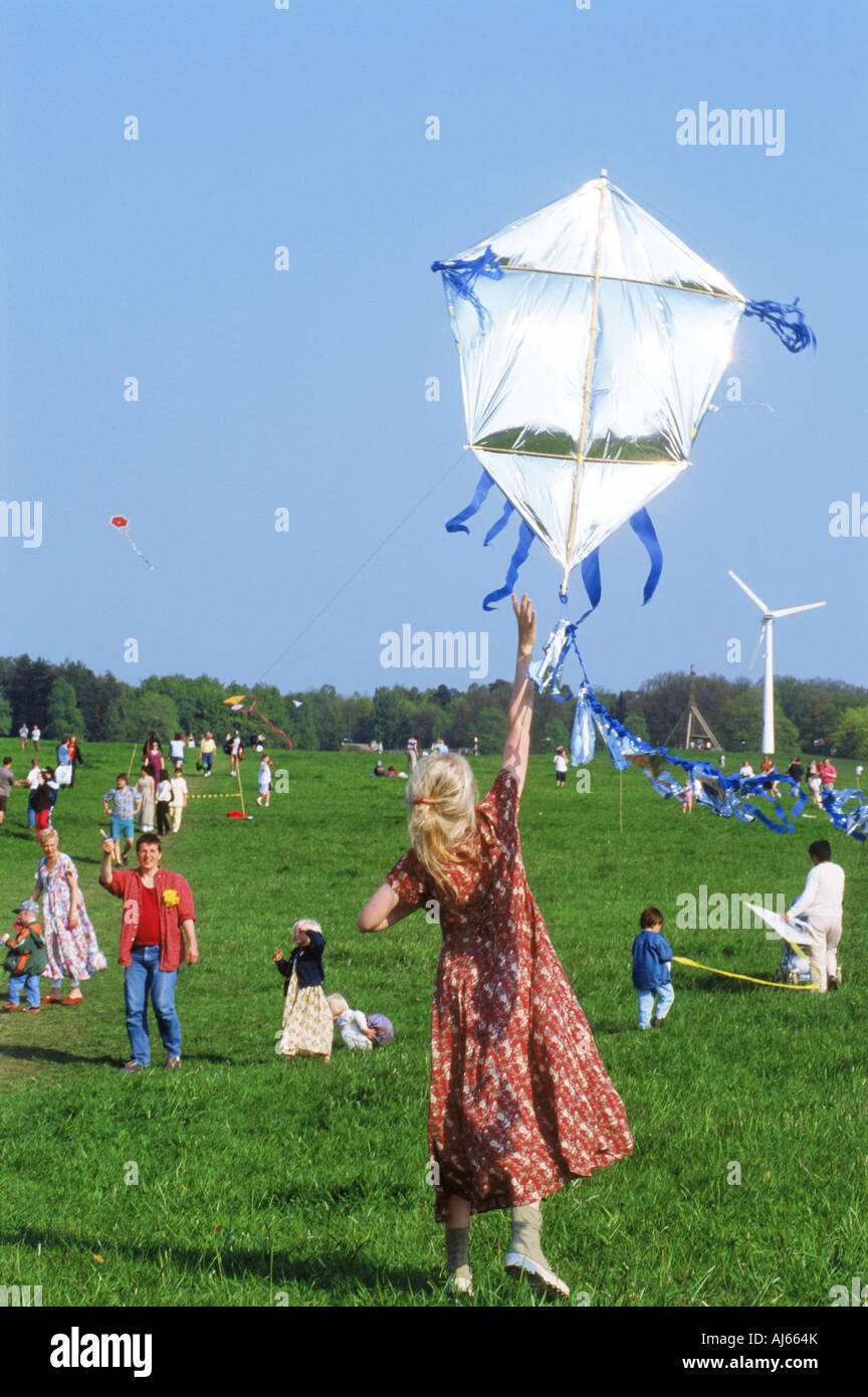 Children flying kites grass hires stock photography and images Alamy