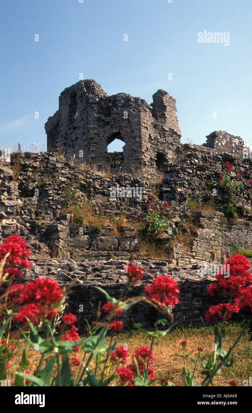 13th century castle ruins hi-res stock photography and images - Alamy